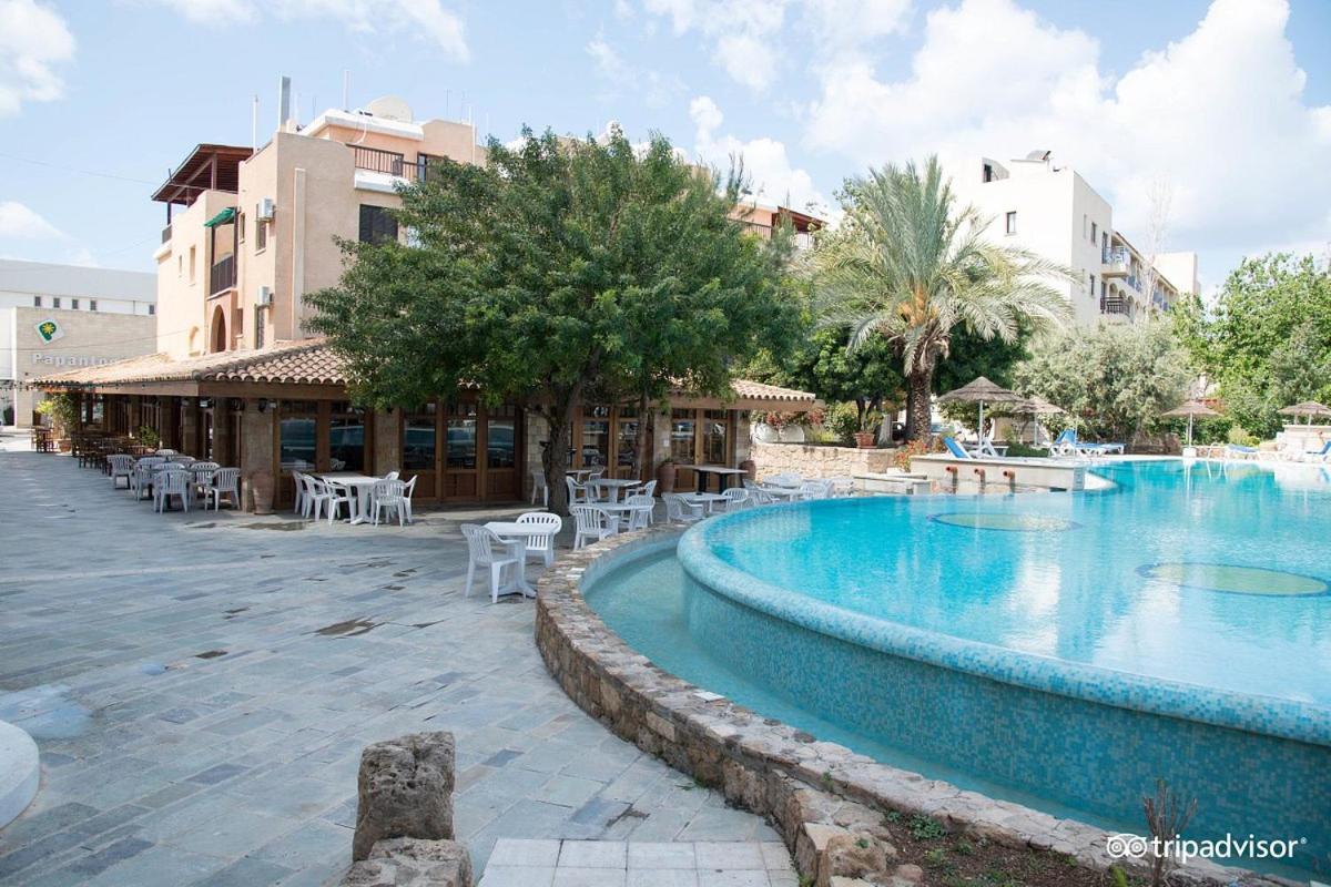 Mike'S Basilica Apartment Paphos Exterior photo
